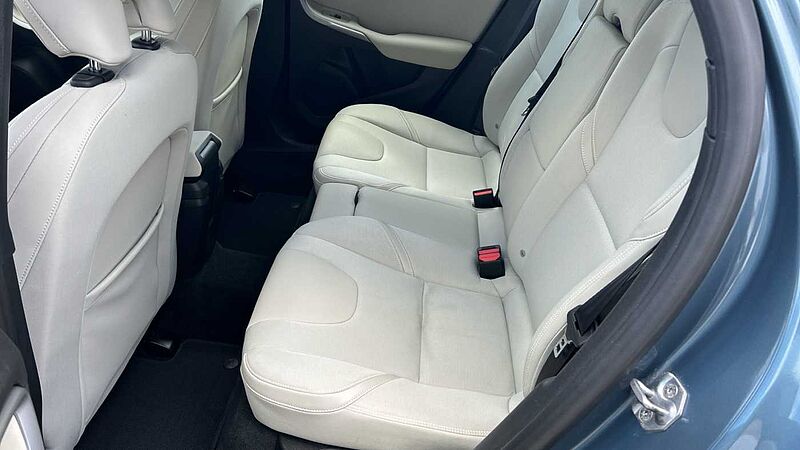 Volvo V40 1.6 D2 MOMENTUM AUT. DCT 115 5P