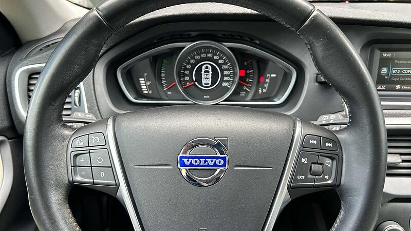 Volvo V40 1.6 D2 MOMENTUM AUT. DCT 115 5P