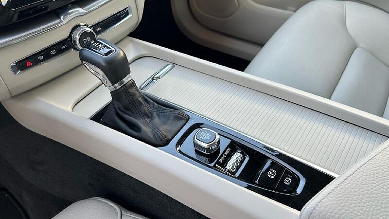 Volvo XC60 2.0 T4 BUSINESS PLUS AUTO 190 5P