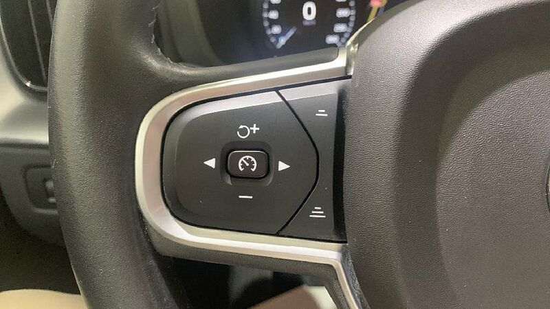 Volvo XC60 XC60 D3 Momentum Manual