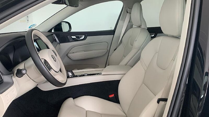 Volvo XC60 2.0 B4 D MOMENTUM PRO AUTO 4WD 197 5P