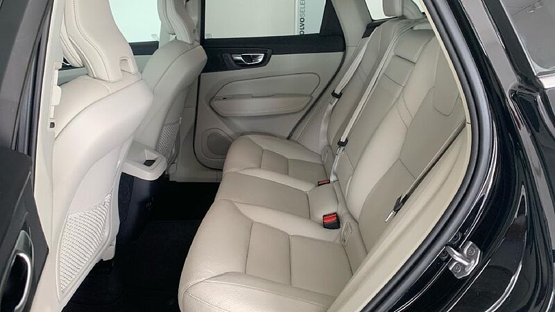 Volvo XC60 2.0 B4 D MOMENTUM PRO AUTO 4WD 197 5P