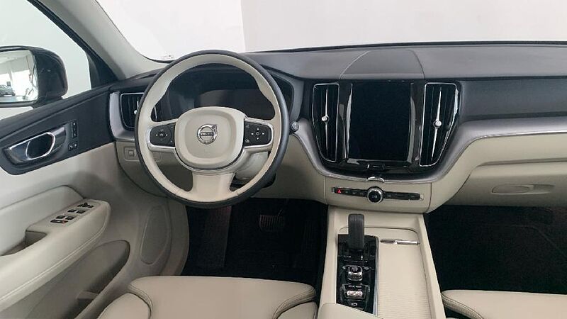 Volvo XC60 2.0 B4 D MOMENTUM PRO AUTO 4WD 197 5P