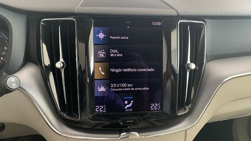 Volvo XC60 2.0 B4 D MOMENTUM PRO AUTO 4WD 197 5P