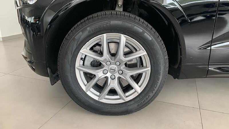 Volvo XC60 2.0 B4 D MOMENTUM PRO AUTO 4WD 197 5P