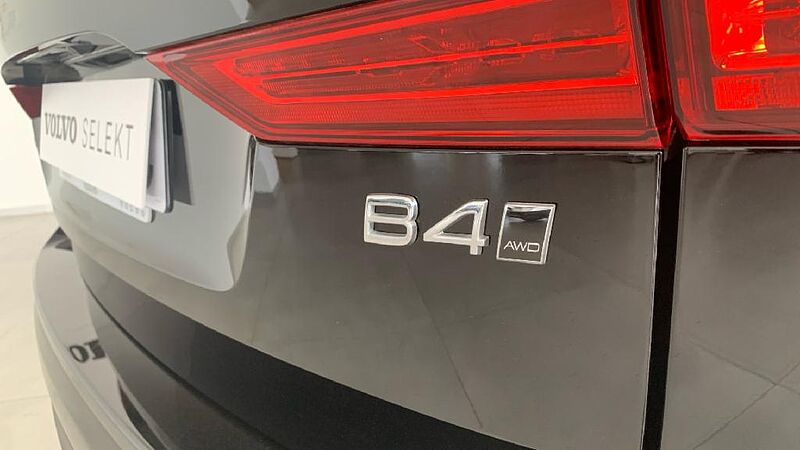 Volvo XC60 2.0 B4 D MOMENTUM PRO AUTO 4WD 197 5P