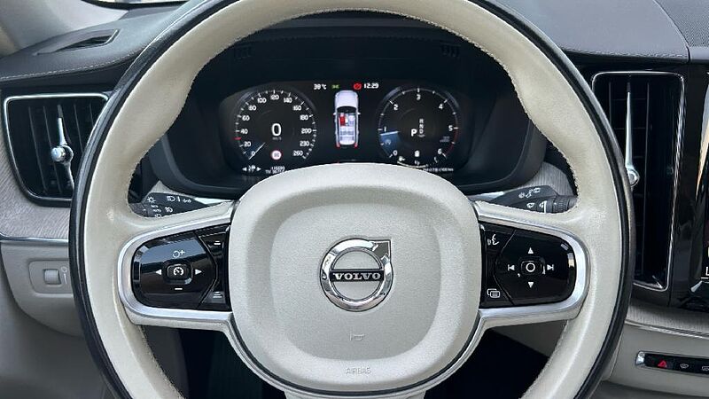 Volvo XC60 2.0 D B4 INSCRIPTION AUTO 4WD 197 5P