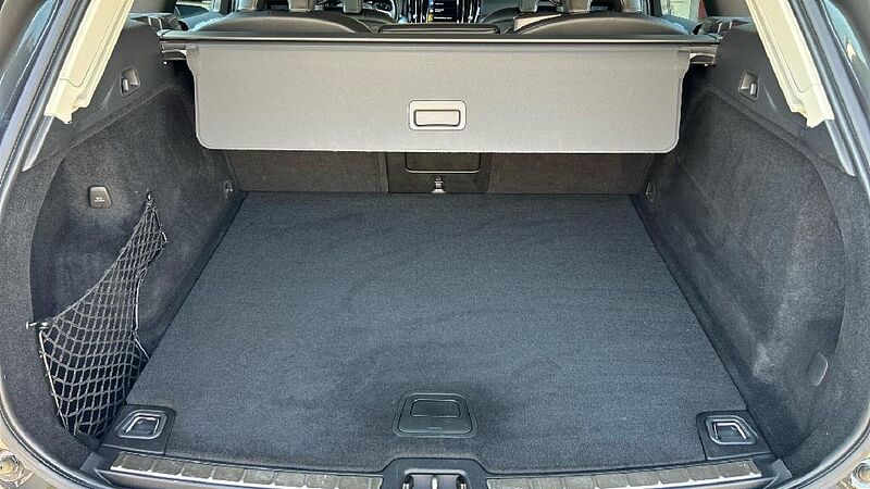 Volvo XC60 2.0 B4 D MOMENTUM PRO AUTO 4WD 197 5P
