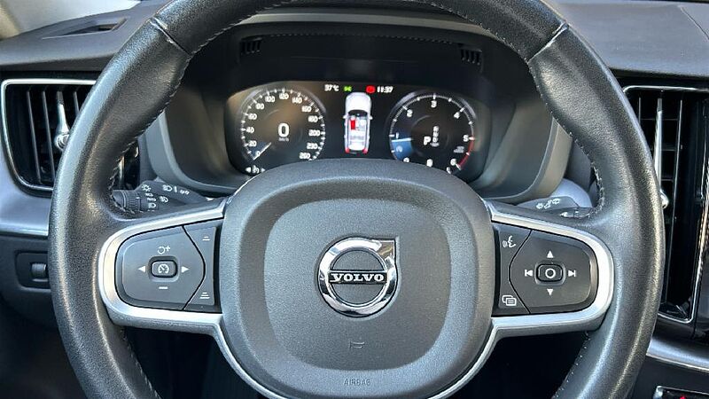 Volvo XC60 2.0 B4 D MOMENTUM PRO AUTO 4WD 197 5P