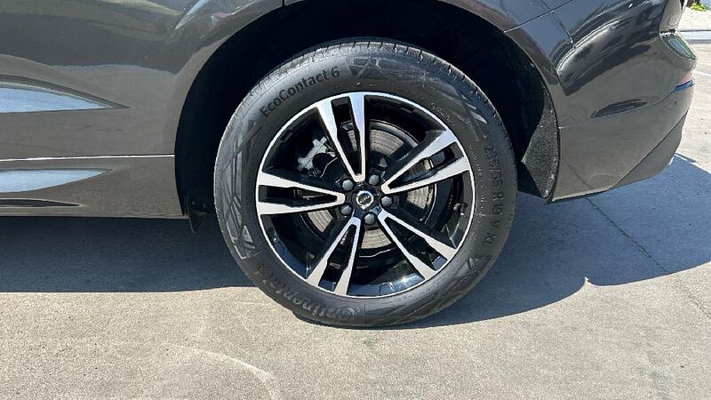 Volvo XC60 2.0 B4 D MOMENTUM PRO AUTO 4WD 197 5P