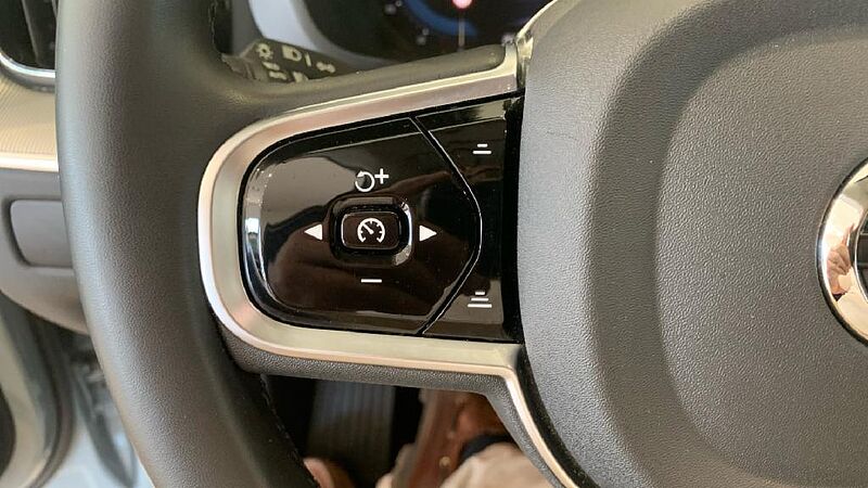 Volvo XC60 2.0 B5 P PLUS DARK AUTO 4WD 250 5P