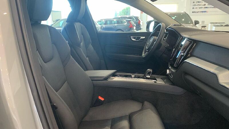Volvo XC60 2.0 B5 P PLUS DARK AUTO 4WD 250 5P