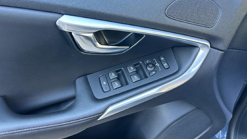 Volvo V40 Cross Country 2.0 D2 PRO AUTO 120 5P